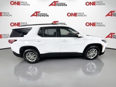 Used 2023 Chevrolet Traverse LT FWD image 8