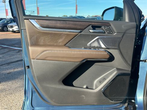 New 2026 GMC Acadia Denali Ultimate w/ LPO, Floor Liner Package image 30