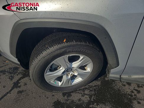 Used 2019 Toyota RAV4 XLE w/ Phone Cable & Charge Package image 19