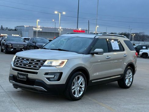 Used 2017 Ford Explorer Limited image 3