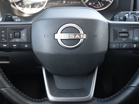 Used 2025 Nissan Rogue SV AWD/4WD image 17