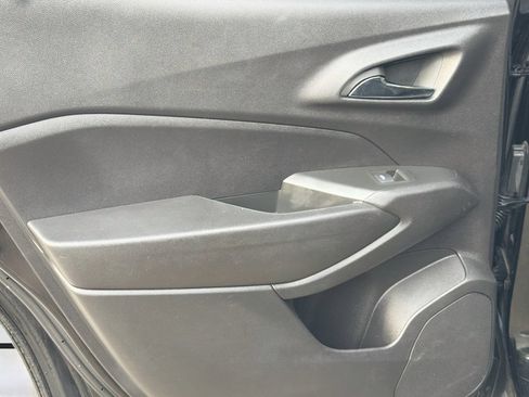 Used 2025 Chevrolet Trax LT FWD image 26