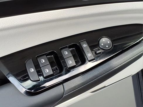 Used 2025 Kia Sportage EX image 14