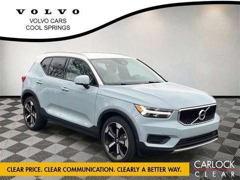 Used 2019 Volvo XC40 T4 Momentum image 1