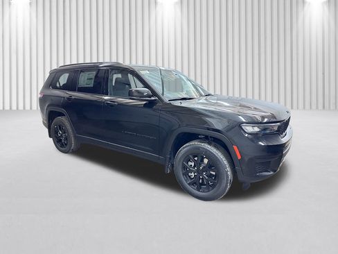 New 2025 Jeep Grand Cherokee L Altitude image 2