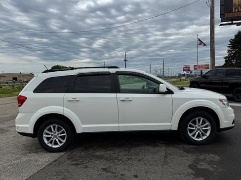 Used 2017 Dodge Journey SXT w/ Comfort/Convenience Group FWD image 33