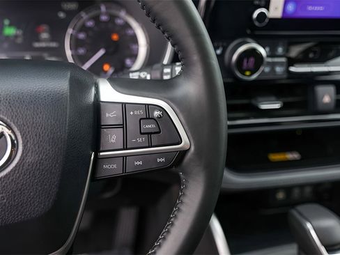 Used 2023 Toyota Highlander XSE image 13