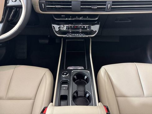 Used 2026 Lincoln Corsair Premiere image 22