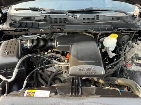Used 2018 RAM 1500 Express AWD/4WD image 17