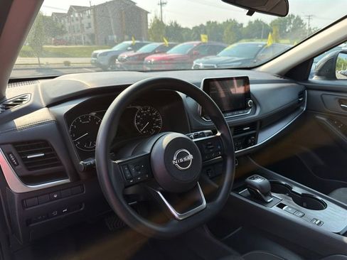 Used 2024 Nissan Rogue SV FWD image 16