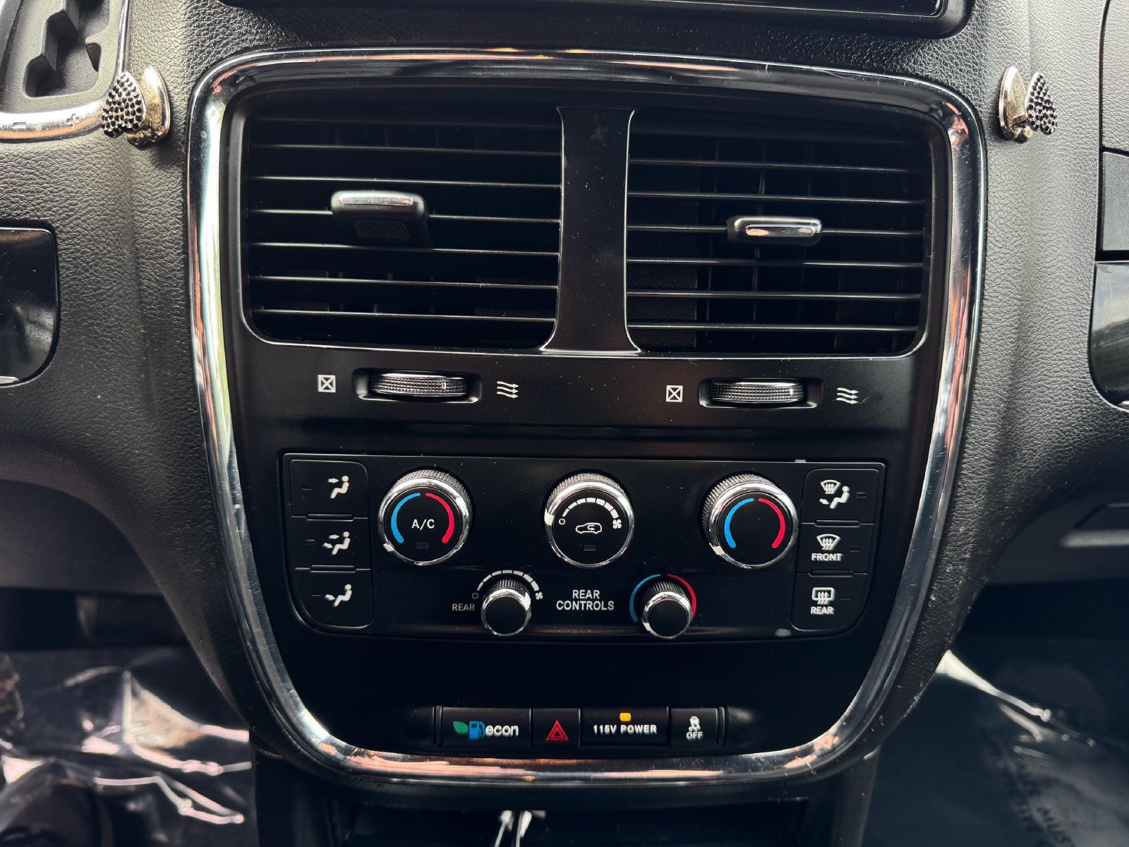 Used 2018 Dodge Grand Caravan SE FWD image 29
