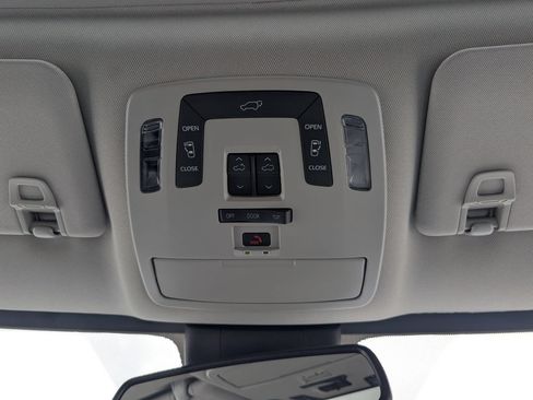 Used 2025 Toyota Sienna XLE FWD image 24