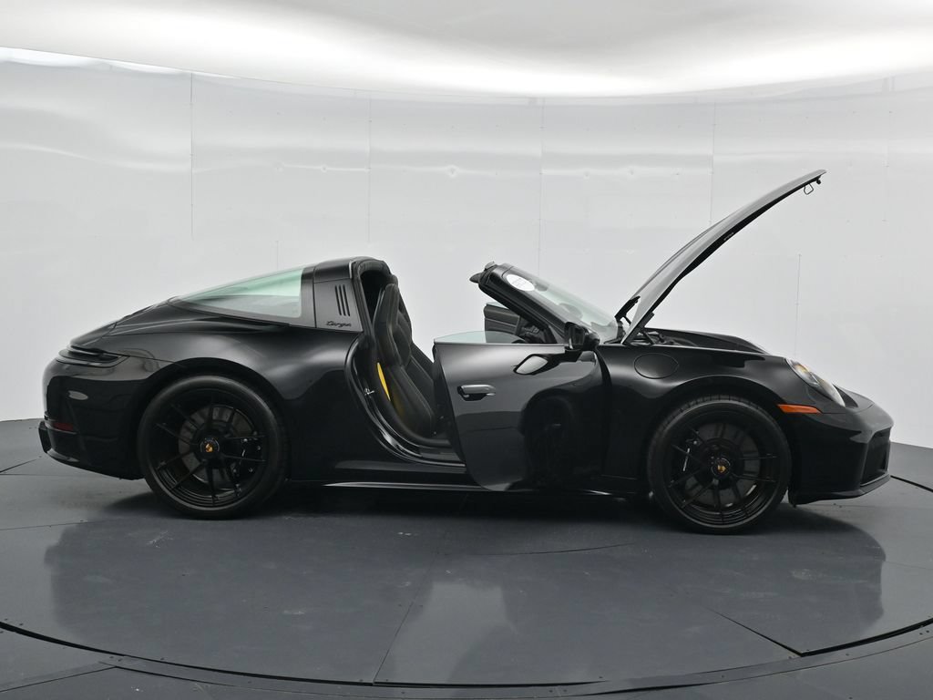 Certified 2026 Porsche 911 Targa 4 GTS AWD/4WD image 18