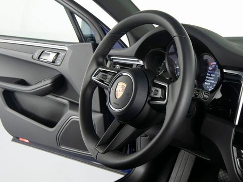 Certified 2026 Porsche Macan AWD/4WD image 35