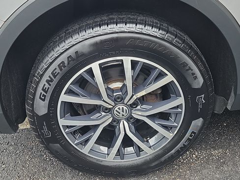 Used 2020 Volkswagen Tiguan SE AWD/4WD image 26