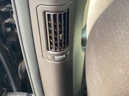 Used 2017 Hyundai Santa Fe SE image 36