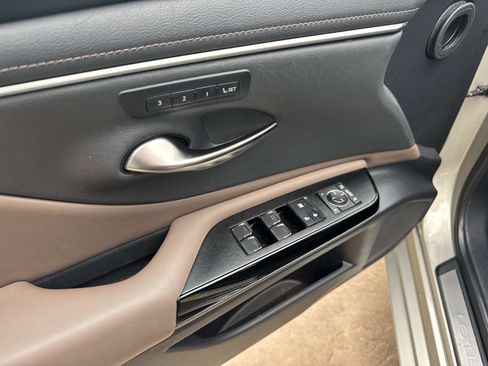 Used 2024 Lexus ES 350 w/ Premium Package image 19