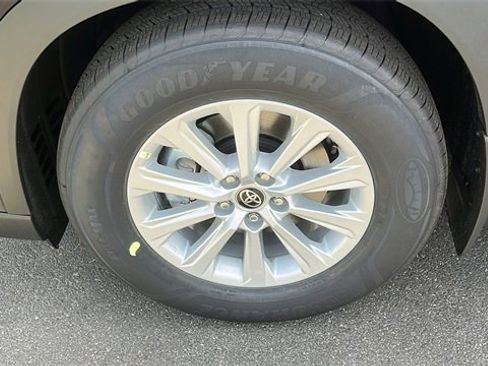 New 2025 Toyota Grand Highlander FWD image 5