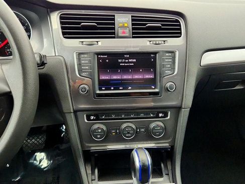 Used 2016 Volkswagen e-Golf SE FWD image 17