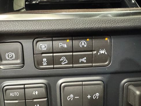 New 2026 Chevrolet Suburban Z71 image 22