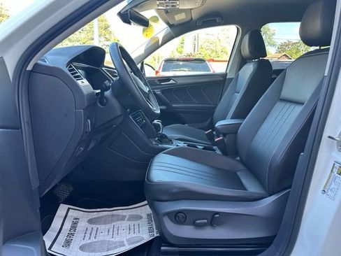 Used 2023 Volkswagen Tiguan SE AWD/4WD image 10