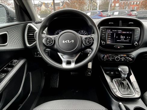 Used 2022 Kia Soul LX w/ Technology Package image 5
