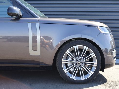 Used 2025 Land Rover Range Rover SE AWD/4WD image 15