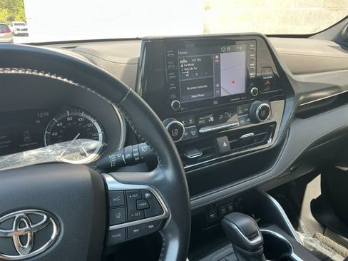 Used 2021 Toyota Highlander XSE AWD/4WD image 23