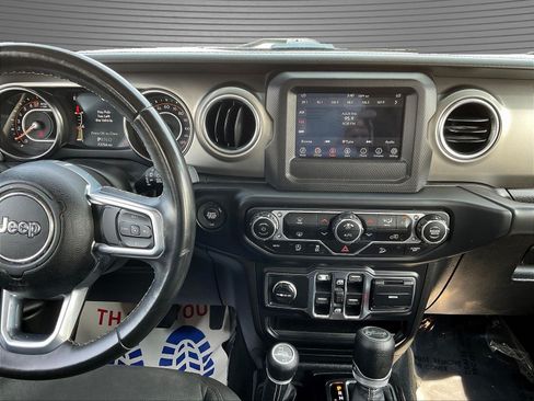 Used 2019 Jeep Wrangler Unlimited Sahara AWD/4WD image 11