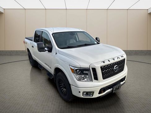 Used 2019 Nissan Titan PRO-4X w/ Pro-4x Convenience Package image 4