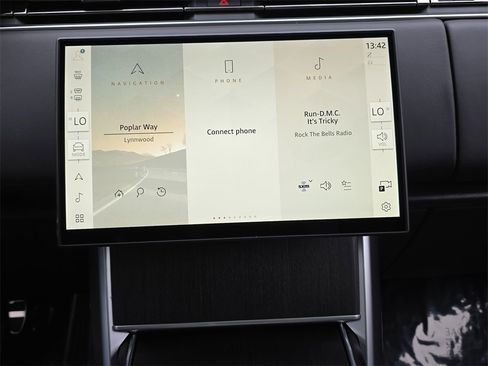 New 2025 Land Rover Range Rover Long Wheelbase SE image 20