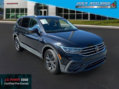 Used 2022 Volkswagen Tiguan SE w/ Panoramic Sunroof Package