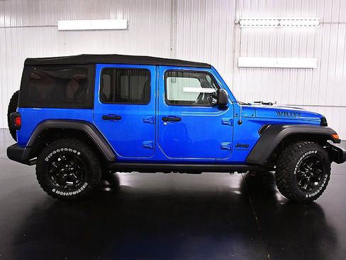 Used 2023 Jeep Wrangler Willys image 8