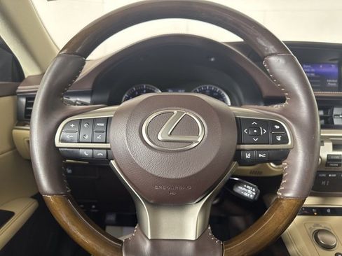 Used 2017 Lexus ES 350 w/ Navigation System Package image 19