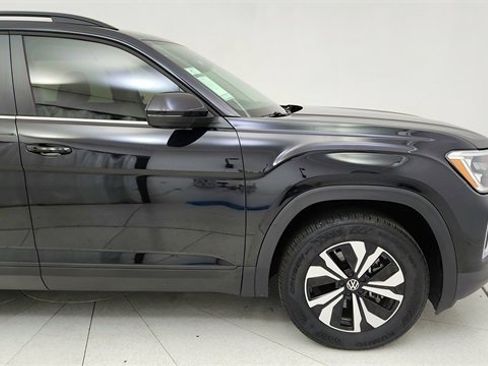 Used 2025 Volkswagen Atlas SE image 7