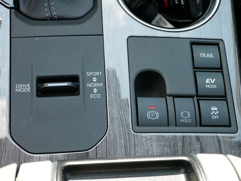 Used 2023 Toyota Highlander Platinum image 25