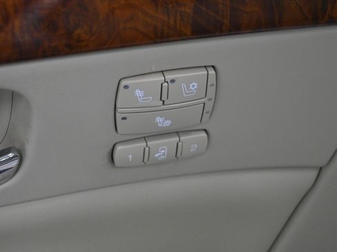 Used 2007 Cadillac DTS Luxury I w/ Trunk Convenience Package image 12