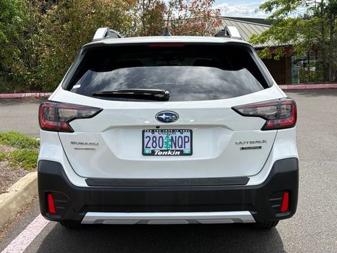 Used 2022 Subaru Outback Touring AWD/4WD image 6