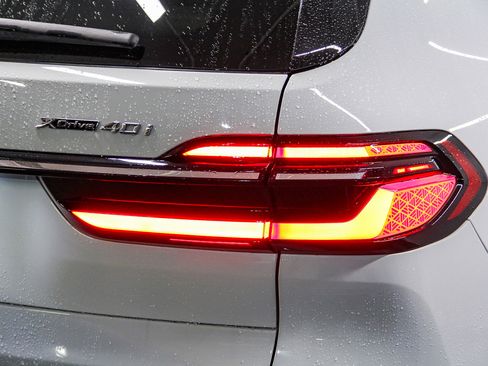 Certified 2023 BMW X7 xDrive40i w/ Executive Package image 7