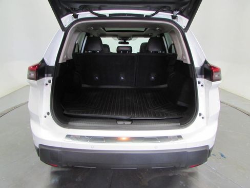Used 2024 Nissan Rogue SV w/ SV Premium Package FWD image 11