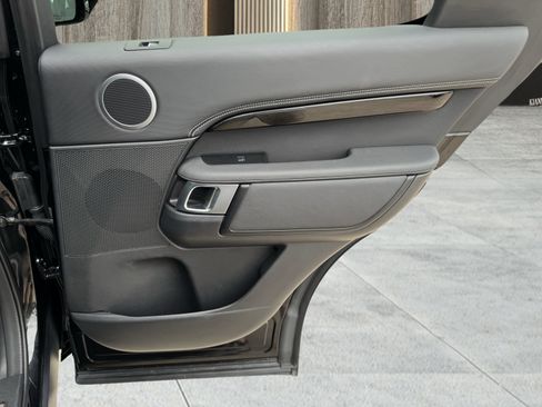 Used 2023 Land Rover Discovery S R-Dynamic image 39