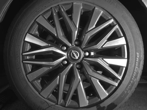 Used 2025 Nissan Altima 2.5 SV FWD image 14