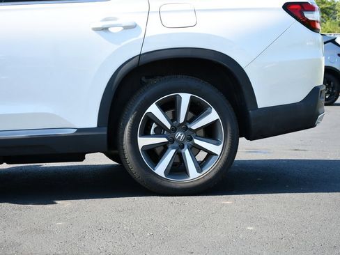 Used 2025 Honda Pilot Touring image 11