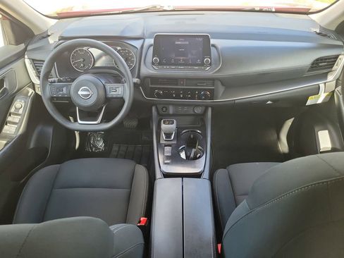 Used 2024 Nissan Rogue S image 10