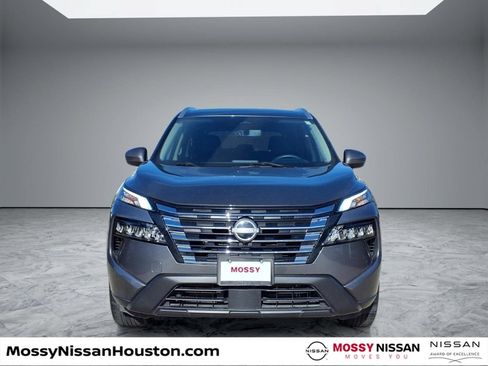 Used 2024 Nissan Rogue SV w/ SV Premium Package FWD image 3