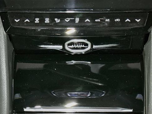 New 2026 Jeep Grand Cherokee Limited w/ Luxury Tech Group II AWD/4WD image 11