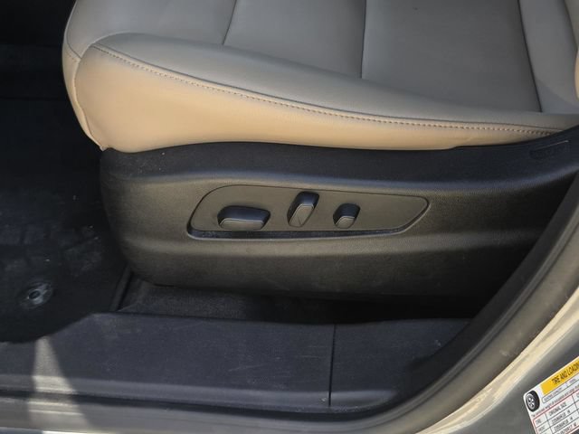 Used 2024 Cadillac XT4 Luxury w/ Cold Weather Package FWD image 35