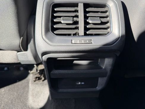 Used 2024 Volkswagen Taos SE image 25