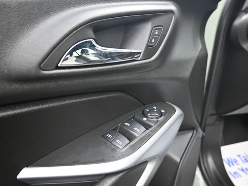 Certified 2024 Chevrolet Trax RS w/ Driver Confidence Package image 23