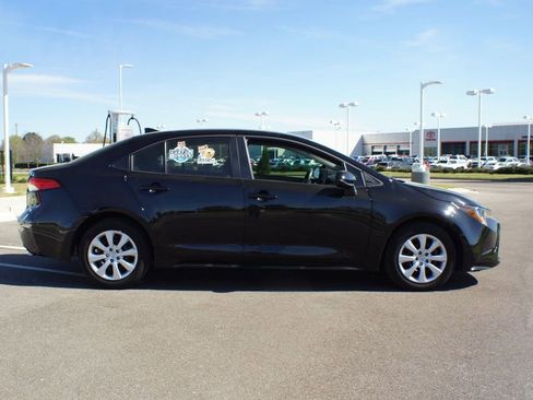 Used 2024 Toyota Corolla LE image 19